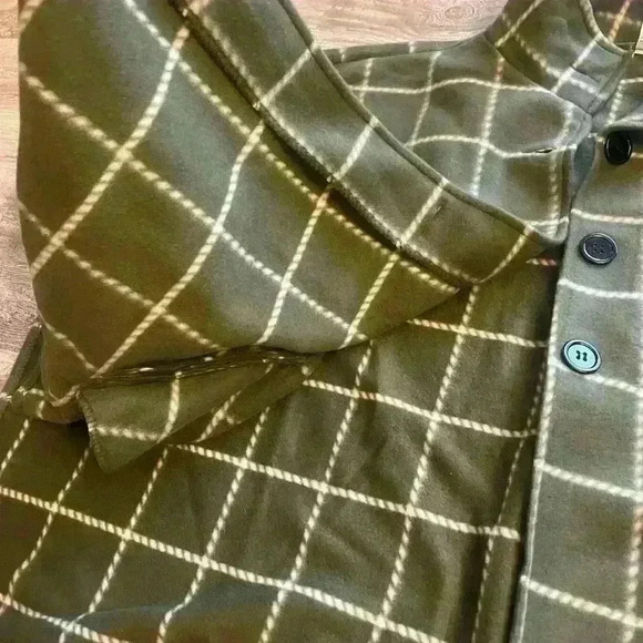 One size fits most fleece shawl - Picture 2 of 5